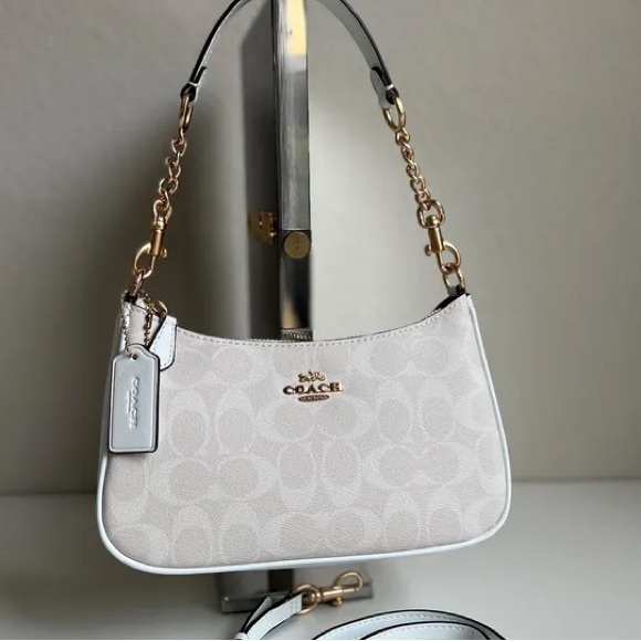 Coach White and Gold Signature Shoulder Bag Fashion❤️🎉🎉🎉🎉